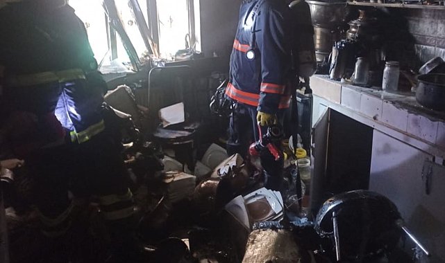 Yangında evde mahsur kalan 7 kişi kurtarıldı