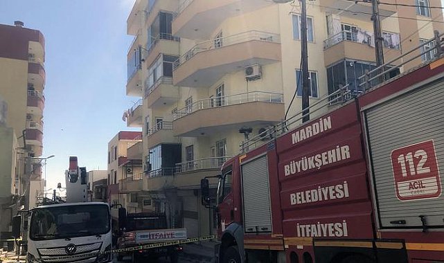 5 katlı bina alev aldı, 16 kişi tahliye edildi: Hastaneye kaldırıldılar