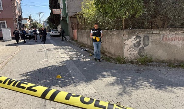 Adana'da damat dehşet saçtı! Kayınbiraderini öldürdü! Kayınvalidesi ve kayınbabasını yaraladı