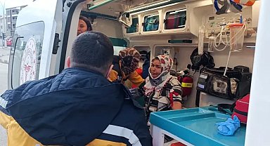 Ambulans ile otomobil feci şekilde çarpıştı! 3 kişi yaralandı