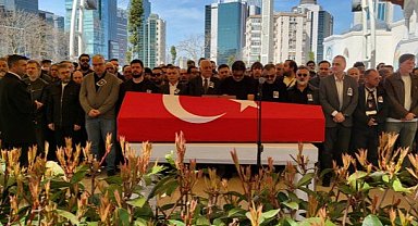 Ani ölümüyle sevenlerini yasa boğmuştu! Şinasi Yurtsever toprağa verildi