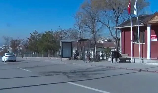 Ankara’da 46 yaşındaki bir şahıs 15 yaşındaki kızı bıçaklayıp gasbetti 