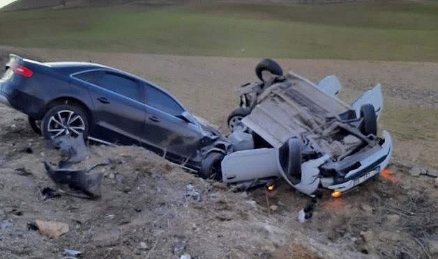 Ankara'da trafik kazası! Araçlar tarlaya uçtu! 1 kişi öldü