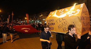 Atakum'da on binlerce kişinin katıldığı demokrasi yürüyüşü