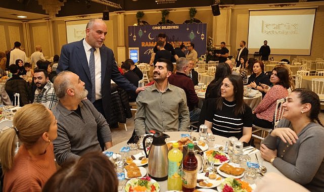 Başkan Sandıkçı sağlık çalışanlarına iftar verdi