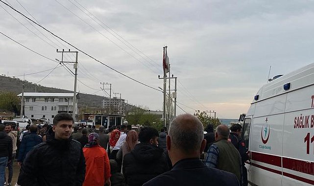 Bayramlaşmaya giden arkadaş grubu kaza yaptı: 1 ölü, 6 yaralı