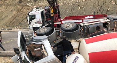Beton mikser devrildi! Sürücüsü hayatını kaybetti