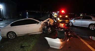 Çanakkale’de araçlar kafa kafaya çarpıştı! 3 kişi hayatını kaybetti