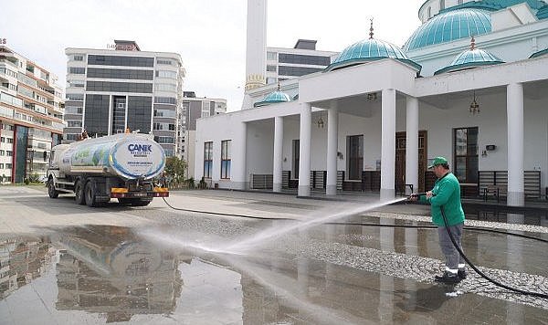 Canik'te camilerde bayram temizliği yapıldı
