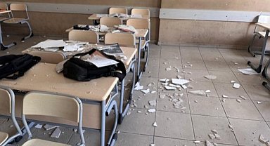 Derste korku dolu anlar! Öğrencilerin üzerine tavan sıvası çöktü! 4 öğrenci yaralandı