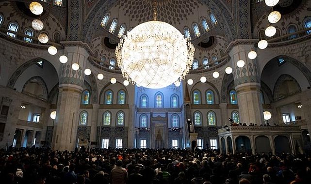 Diyanet açıkladı! İşte il il Ramazan Bayramı saatleri...