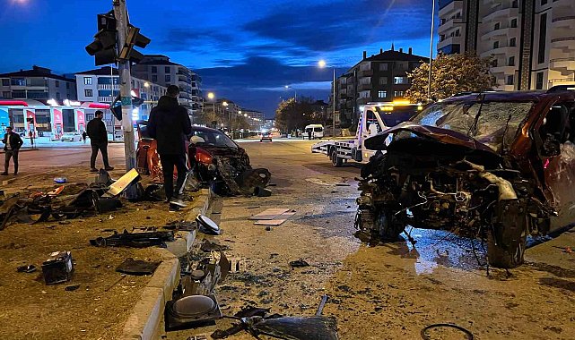 Elazığ'da trafik kazası: 1'i ağır 5 yaralı