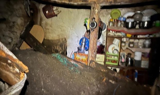 Evlerinin toprak tavanı çöktü... 3 kişi göçük altında kaldı