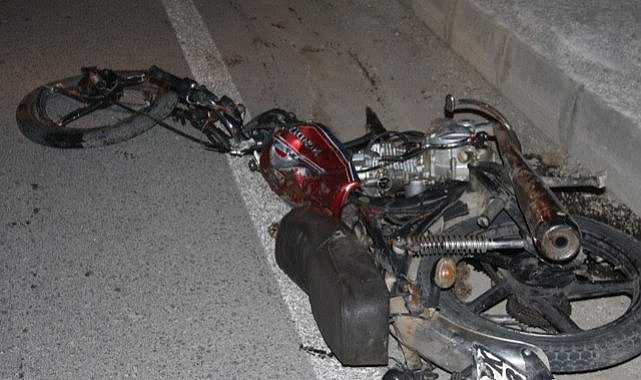 Feci kazada motosiklet parçalandı! 2 kişi öldü