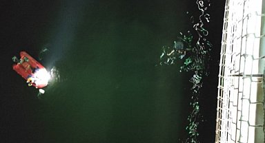 Genç kız Dicle Nehri'ne atladı!