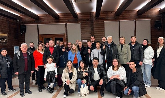 Görme engelli gençler ve üniversite öğrencileri iftarda buluştu