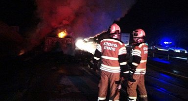 İplik yüklü tır cayır cayır yandı