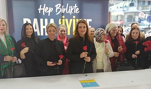 İYİ Parti Samsun'da 8 Mart Dünya Kadınlar Günü'nde çiçekli kutlama
