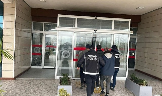 İzmir’de 13 adrese uyuşturucu baskını! 18 kişi yakalandı