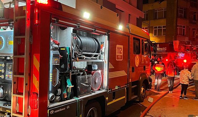 İzmir Konak'ta 4 katlı binada yangın çıktı!