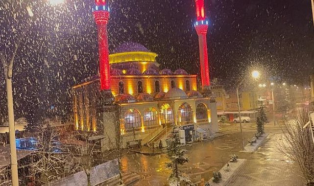 Kış geri döndü! Kastamonu'ya lapa lapa kar yağdı