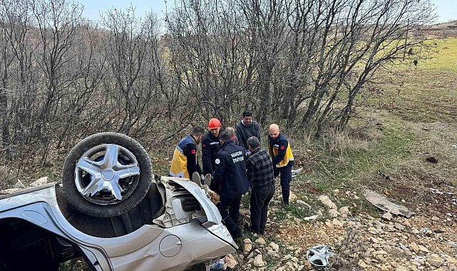 Kontrolden çıkan araç takla attı: 3 yaralı