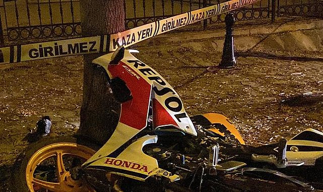 Kontrolden çıkıp, ağaca çarptı:1'i ağır 2 kişi yaralandı