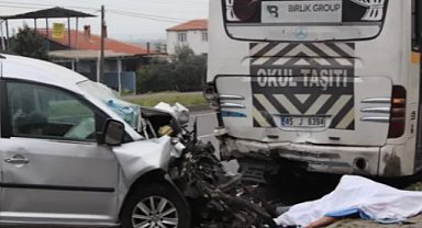 Motosiklet sürücüsü gencin acı ölümü! İki araç arasında sıkışıp can verdi