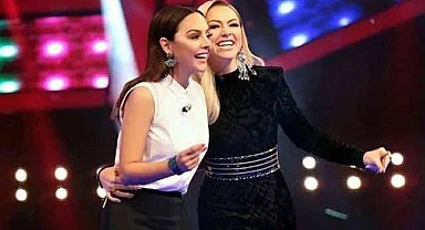 O Ses Türkiye'de Ebru Gündeş şarkısı çaldı! Hadise'nin yüzü düştü!