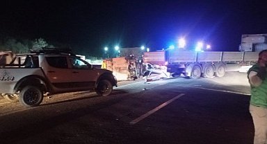 Otomobil U dönüşü yapan tıra çarptı! 1 kişi yaşamını yitirdi