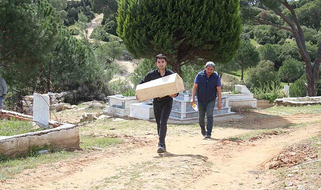 Öz babaları tarafından öldürülen bebekler aynı tabutta taşındı
