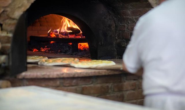 Ramazan pidesini 450 derece önünde pişiren fırın ustaları konuştu