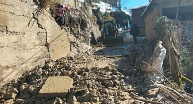 Rize’de eriyen kar  heyelan oluşturdu! 4 ev tahliye edildi