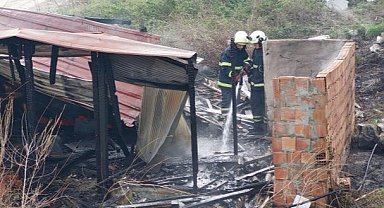 Samsun'da baraka kundaklandı alev alev yandı