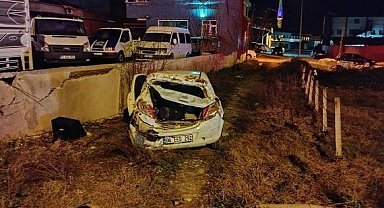 Samsun’da hurdaya dönen araçtan burnu bile kanamadan çıktı