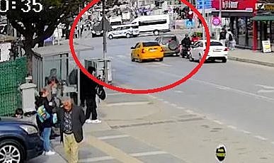 Samsun’da ihbara giden polis otosu ile minibüsün çarpıştığı kaza kamerada