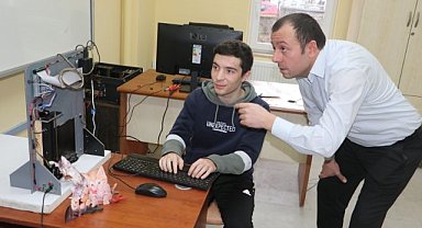 Samsun’da lise öğrencisinden ‘Solo Pati’ projesi! Kedilere akıllı giriş kapısı