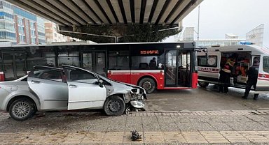 Samsun'da otobüse çarpmamak için manevra yaptı! Refüje çıktı
