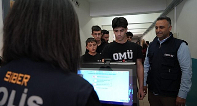 Samsun'da polislerden öğrencilere güvenli internet uyarısı