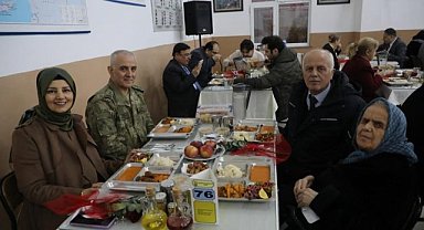 Samsun'da şehit yakınlarına kışlada iftar düzenlendi