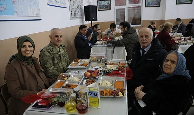 Samsun'da şehit yakınlarına kışlada iftar düzenlendi
