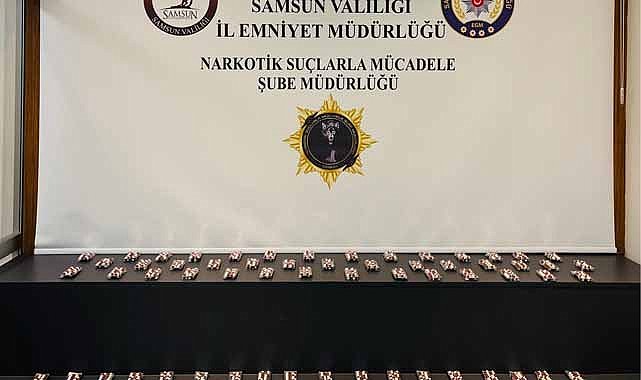 Samsun’da şüpheli gençlerin üzerinden 4 bin 66 adet sentetik ecza çıktı