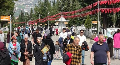 Samsun'da vatandaşlar mezarlıklara koştu! Hüzün ve hasret bir arada yaşandı 