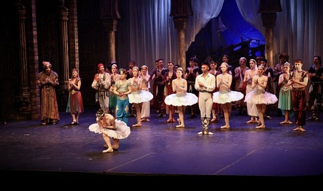 Samsun Devlet Opera ve Balesi Korsan balesini sahneye koydu