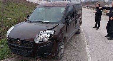 Samsun İlkadım'da yoldan çıkan araç toprak alana çarparak durabildi! 2 kişi yaralandı