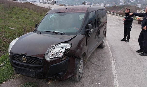 Samsun İlkadım'da yoldan çıkan araç toprak alana çarparak durabildi! 2 kişi yaralandı