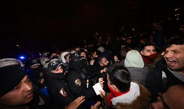 Saraçhane’de düzenlenen izinsiz yürüyüşte ptotestocular ile polis arasında arbede