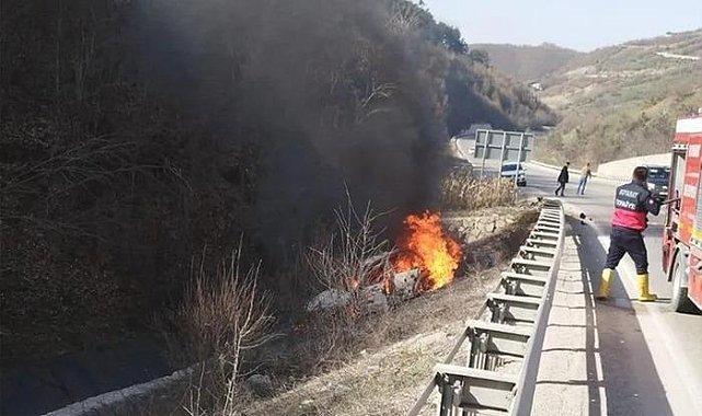 Sinop’ta kaza yapan araç alev aldı