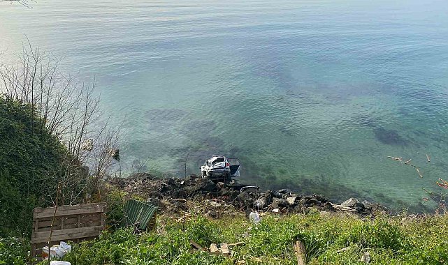 Sinop'ta otomobil denize uçtu