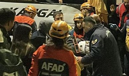 Sivas’ta korkunç kaza! Yolcu midibüsü tıra çarptı yaralı sayısı 14’e yükseldi